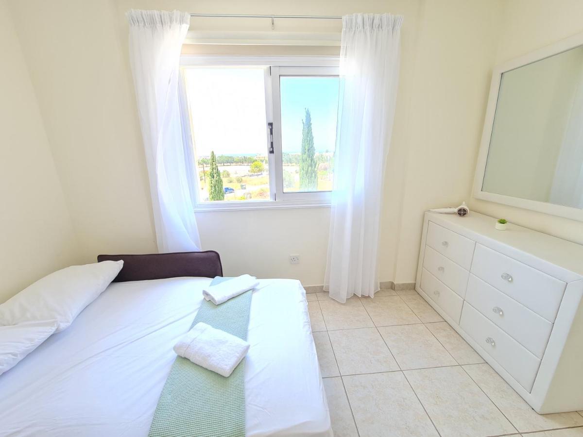 Stunning Views' Apartment With Pool Paphos Exterior photo